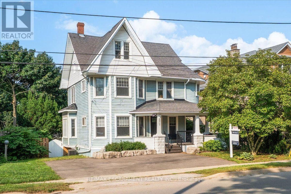 Single Family at 4917 King Street, Lincoln (Beamsville), Ontario - Photo 3 - RE/MAX Garden City Realty
