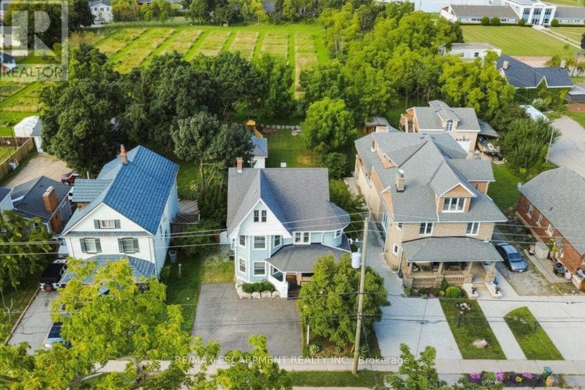 Single Family at 4917 King Street, Lincoln (Beamsville), Ontario - Photo 5 - RE/MAX Garden City Realty