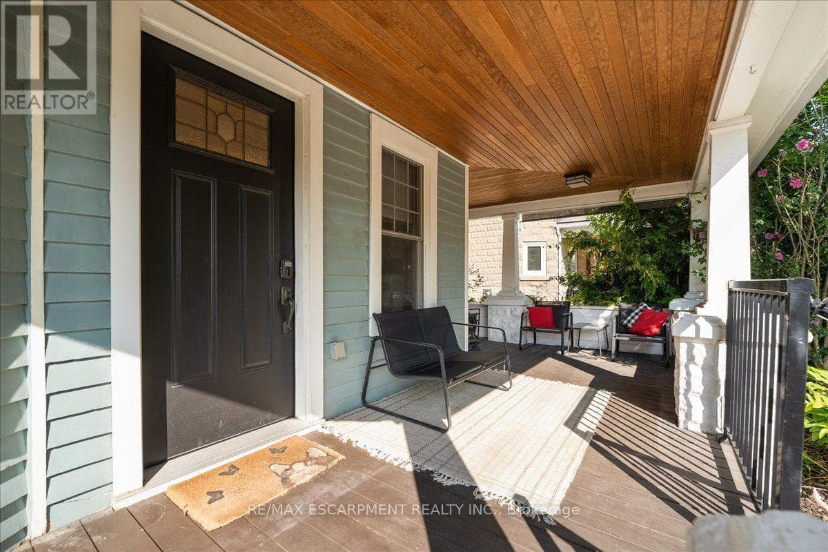 Single Family at 4917 King Street, Lincoln (Beamsville), Ontario - Photo 6 - RE/MAX Garden City Realty
