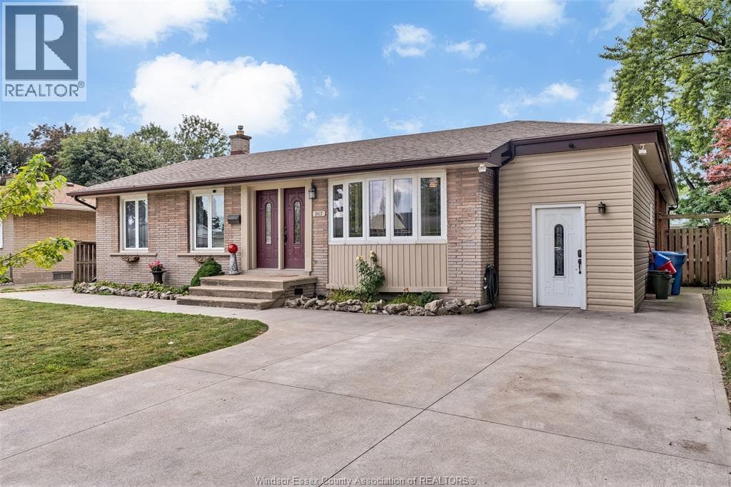 Single Family at 3417 WOODLAWN Avenue, Windsor, Ontario - Photo 2 - RE/MAX Garden City Realty
