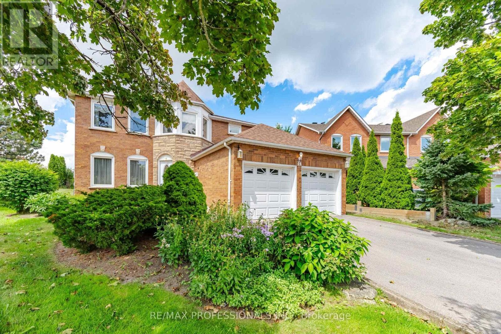 Single Family at 14 Laura Court, Brampton (Westgate), Ontario - Photo 2 - RE/MAX Garden City Realty