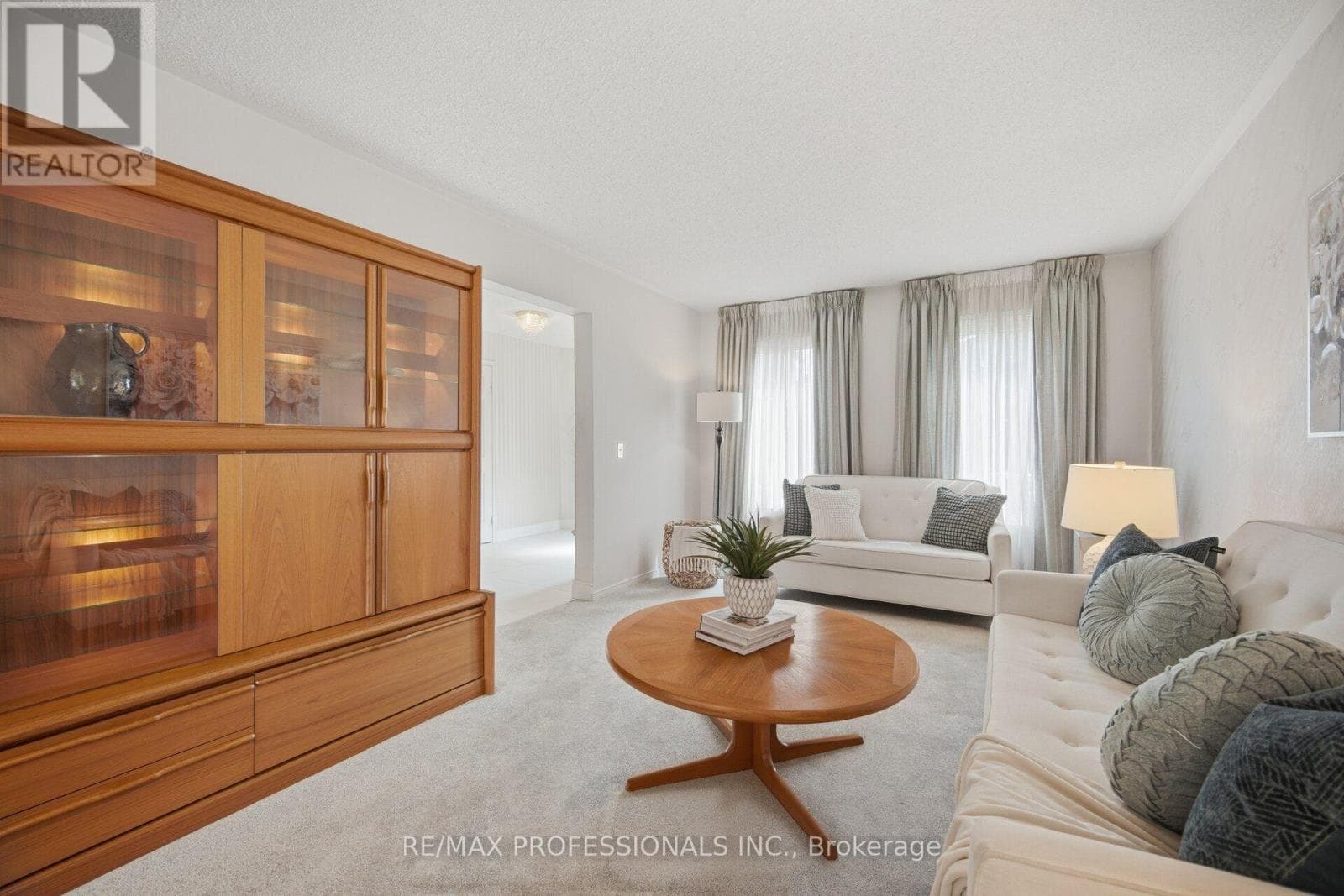 Single Family at 14 Laura Court, Brampton (Westgate), Ontario - Photo 7 - RE/MAX Garden City Realty