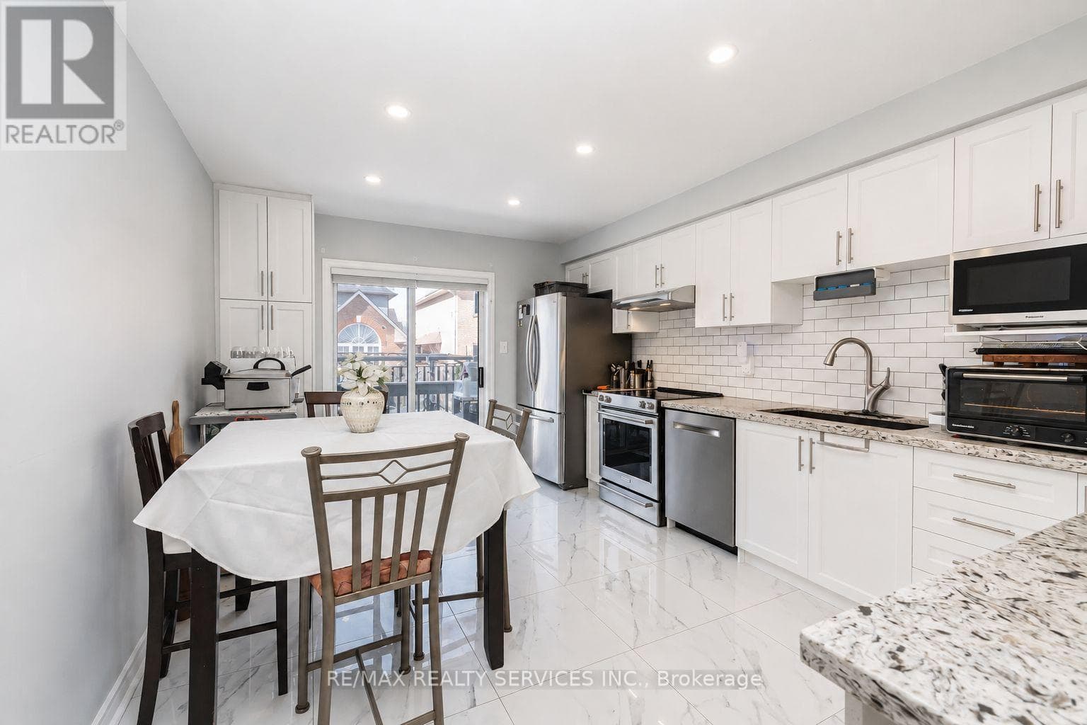 Single Family at 50 Sunny Glen Crescent, Brampton (Northwest Sandalwood Parkway), Ontario - Photo 10 - RE/MAX Garden City Realty
