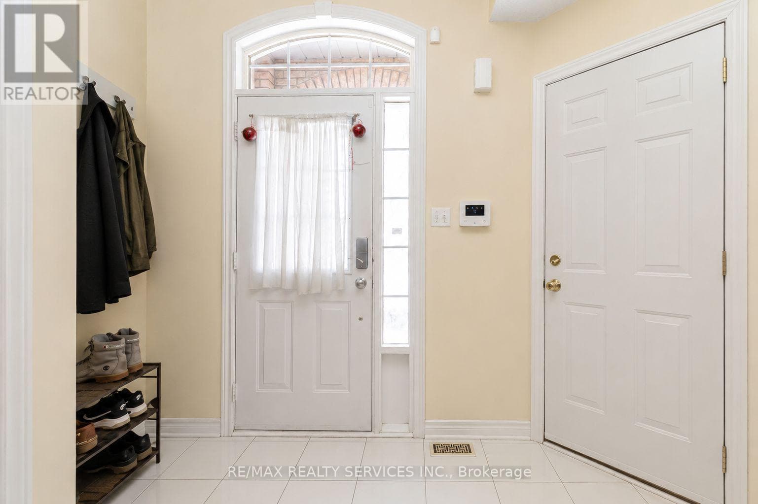 Single Family at 50 Sunny Glen Crescent, Brampton (Northwest Sandalwood Parkway), Ontario - Photo 4 - RE/MAX Garden City Realty