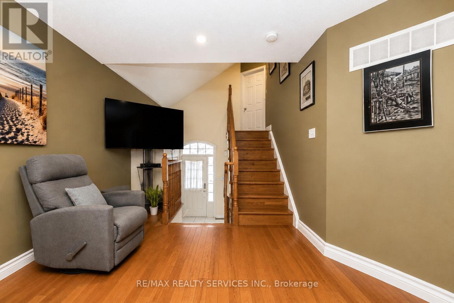 Single Family at 50 Sunny Glen Crescent, Brampton (Northwest Sandalwood Parkway), Ontario - Photo 8 - RE/MAX Garden City Realty