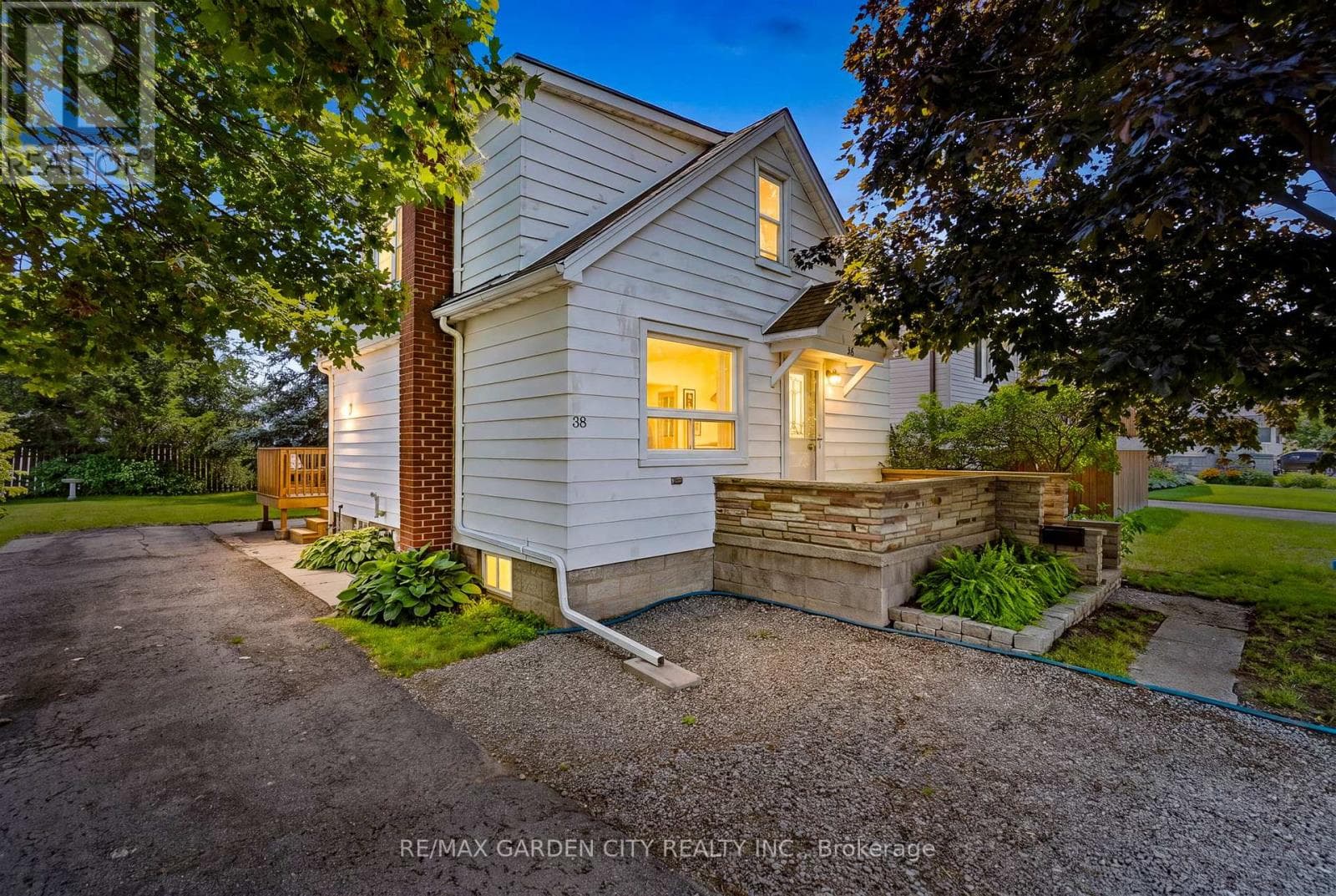 38 Oakwood Street