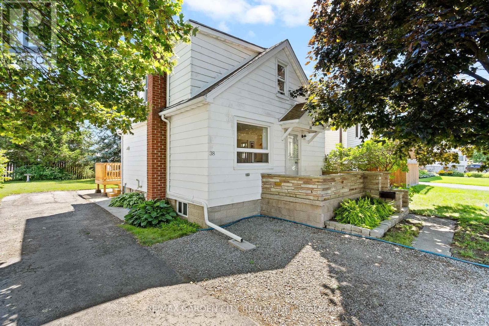 Single Family at 38 Oakwood Street, Port Colborne (Main Street), Ontario - Photo 2 - RE/MAX Garden City Realty