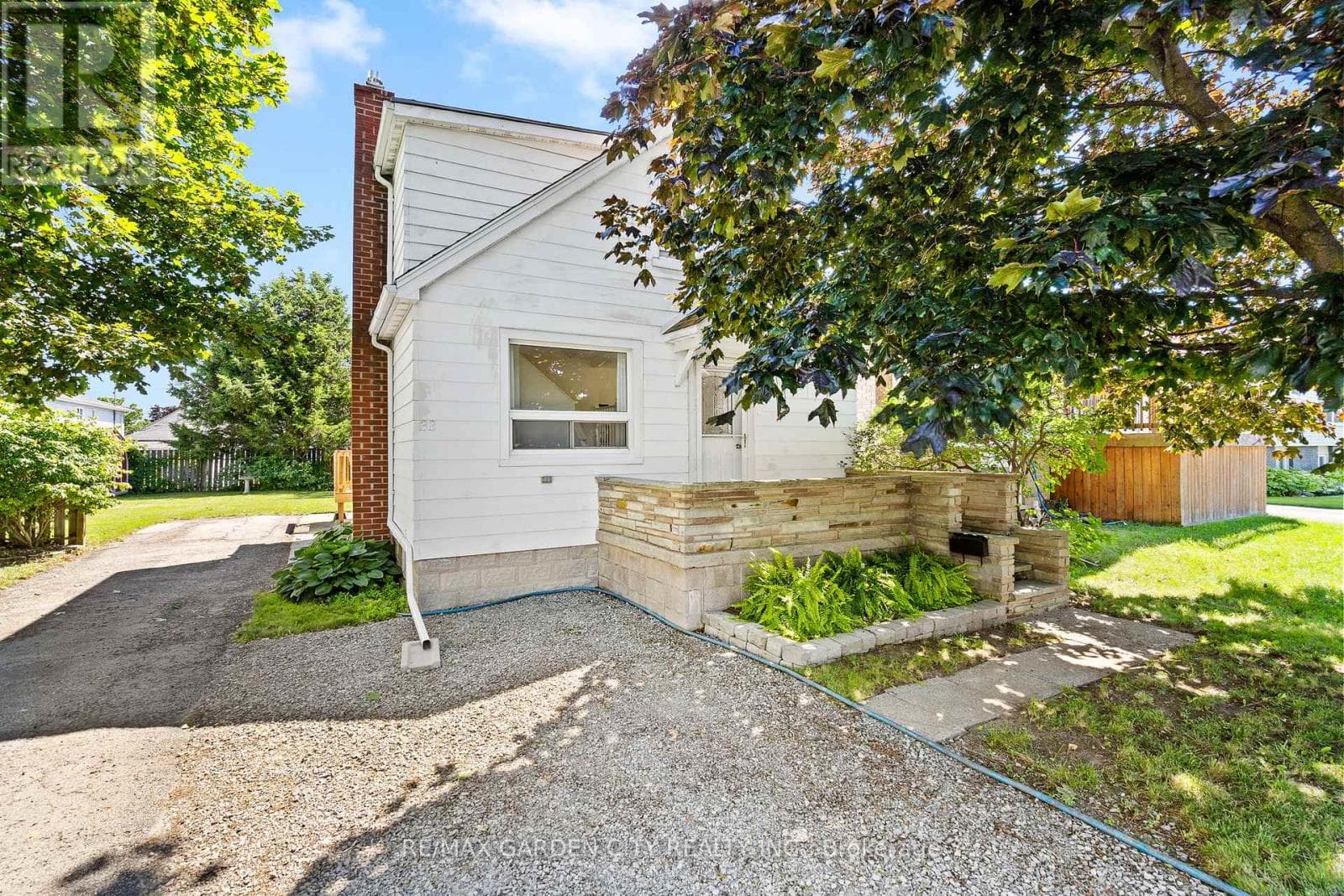 Single Family at 38 Oakwood Street, Port Colborne (Main Street), Ontario - Photo 3 - RE/MAX Garden City Realty