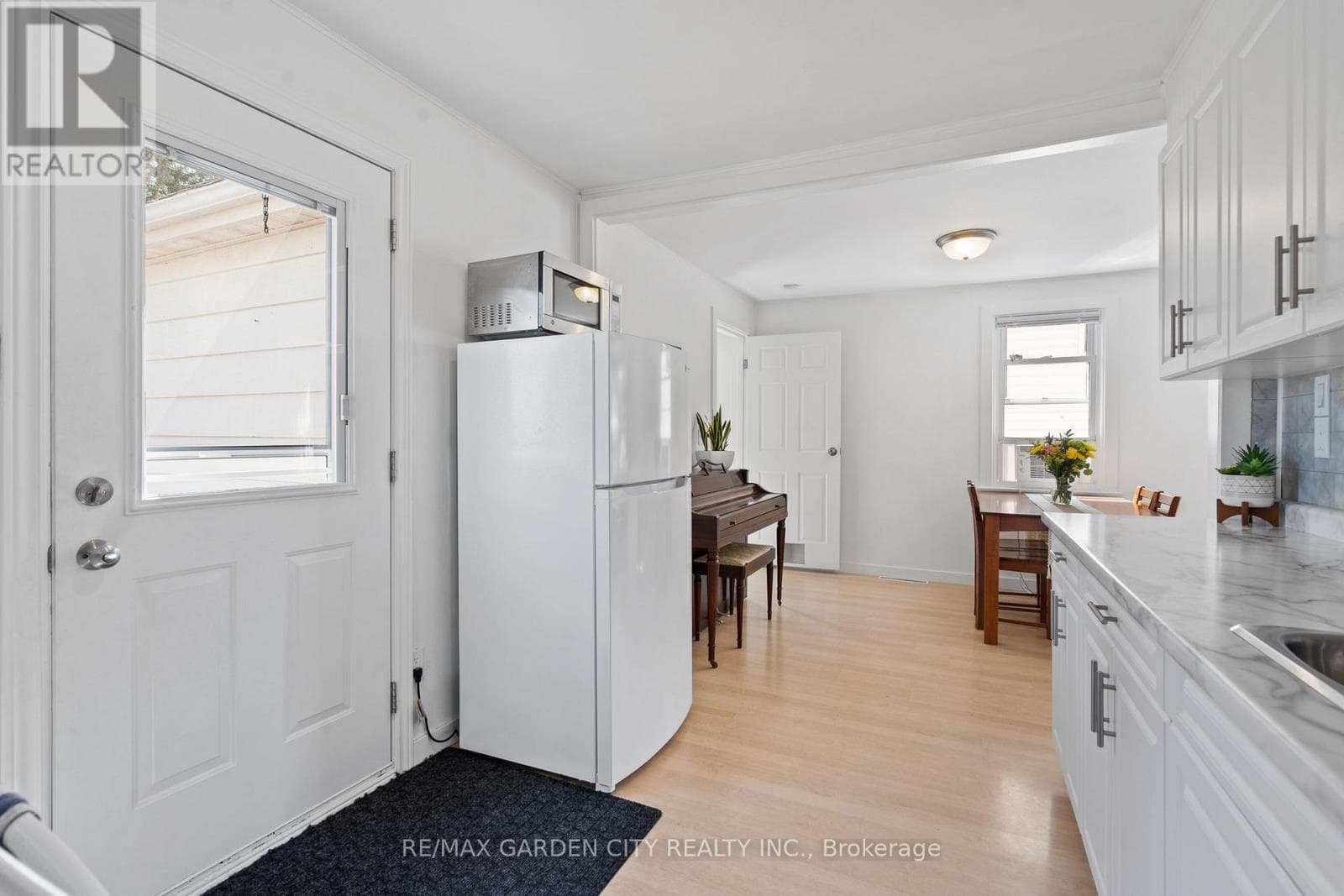 Single Family at 38 Oakwood Street, Port Colborne (Main Street), Ontario - Photo 6 - RE/MAX Garden City Realty