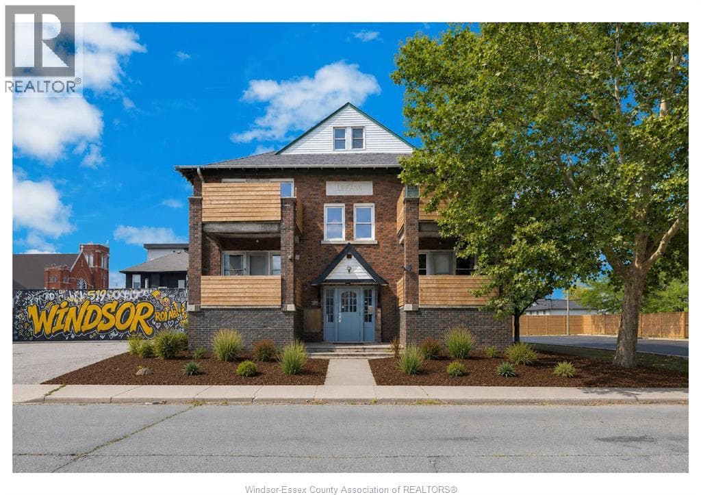 561 PARENT Avenue