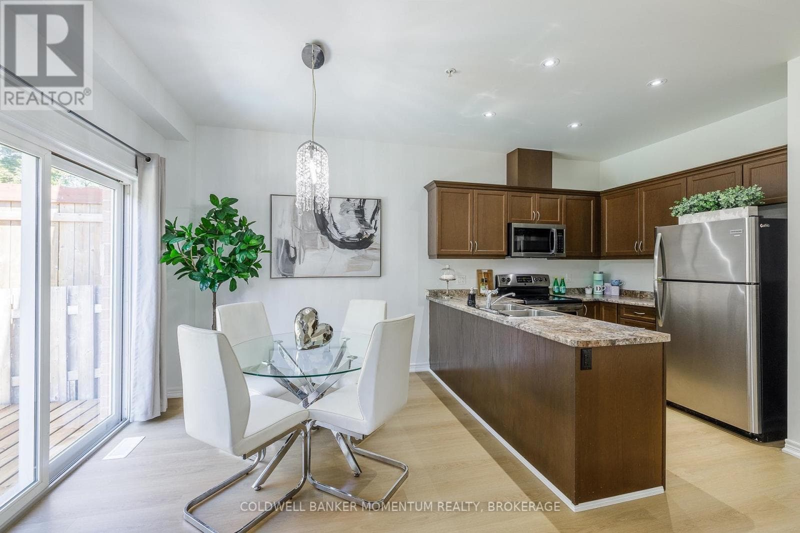 Single Family at 1 HILTS Court, St. Catharines (Oakdale), Ontario - Photo 9 - RE/MAX Garden City Realty