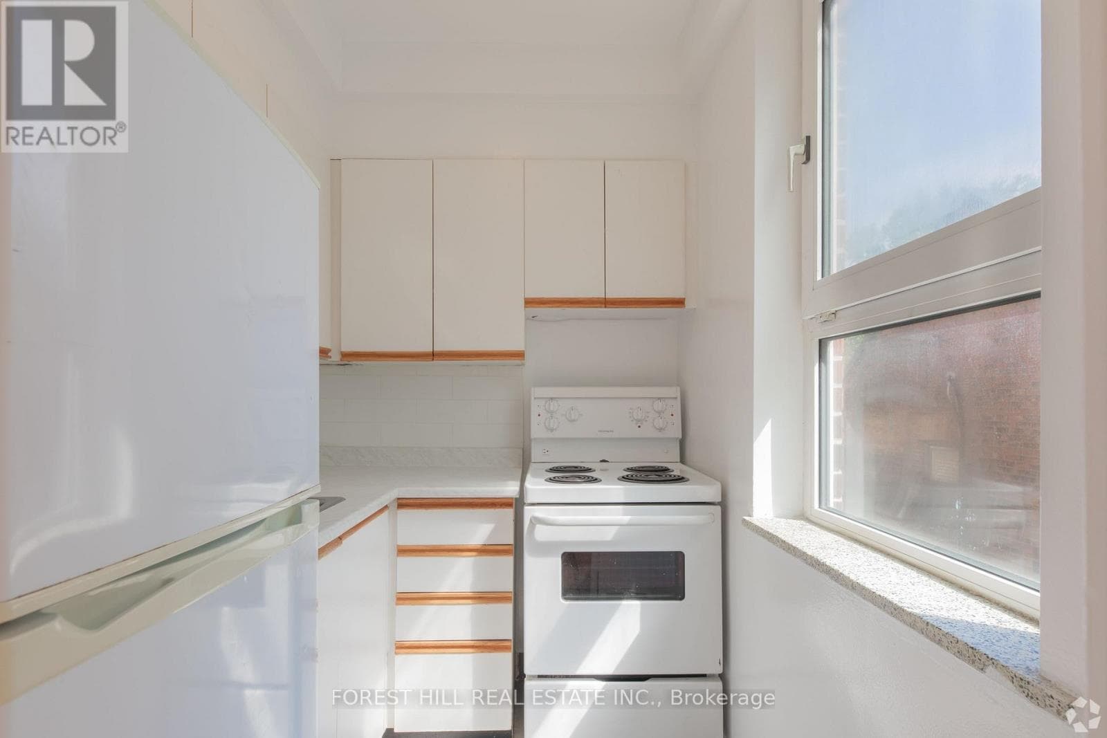 Multi-family at 310- 291 Avenue Road, Toronto (Yonge-St. Clair), Ontario - Photo 5 - RE/MAX Garden City Realty