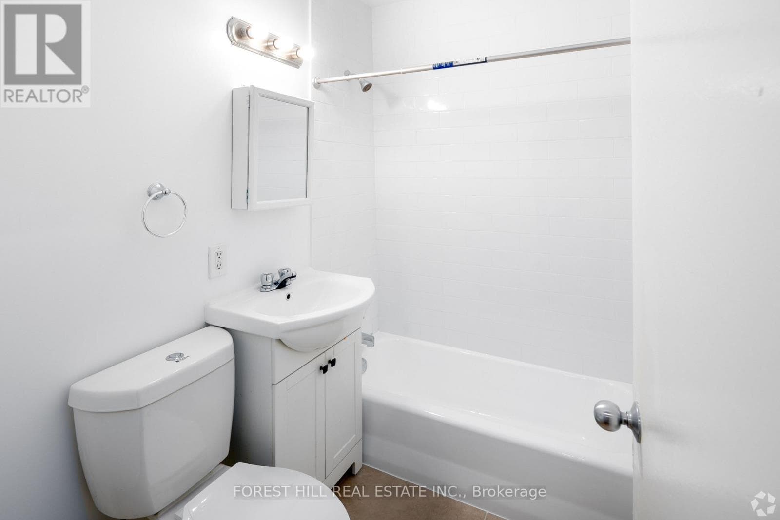 Multi-family at 310- 291 Avenue Road, Toronto (Yonge-St. Clair), Ontario - Photo 6 - RE/MAX Garden City Realty