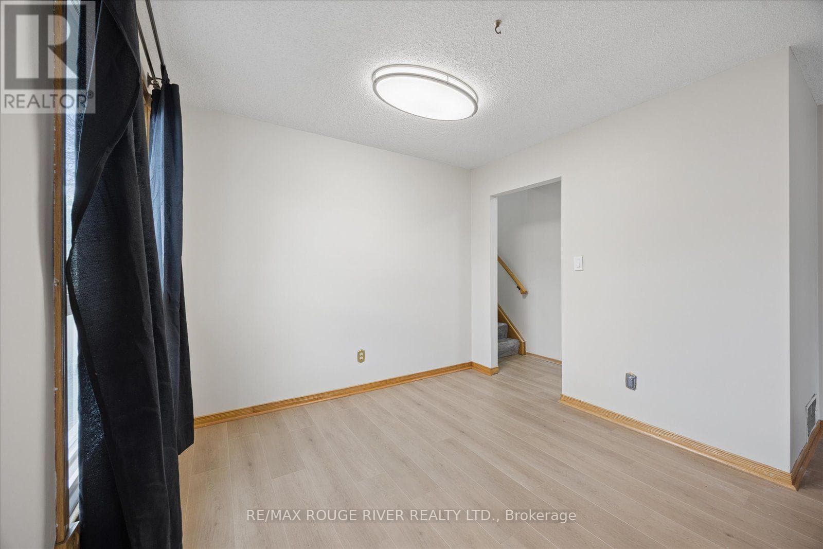 Single Family at Main- 856 Meadowhill Court, Oshawa (Pinecrest), Ontario - Photo 10 - RE/MAX Garden City Realty