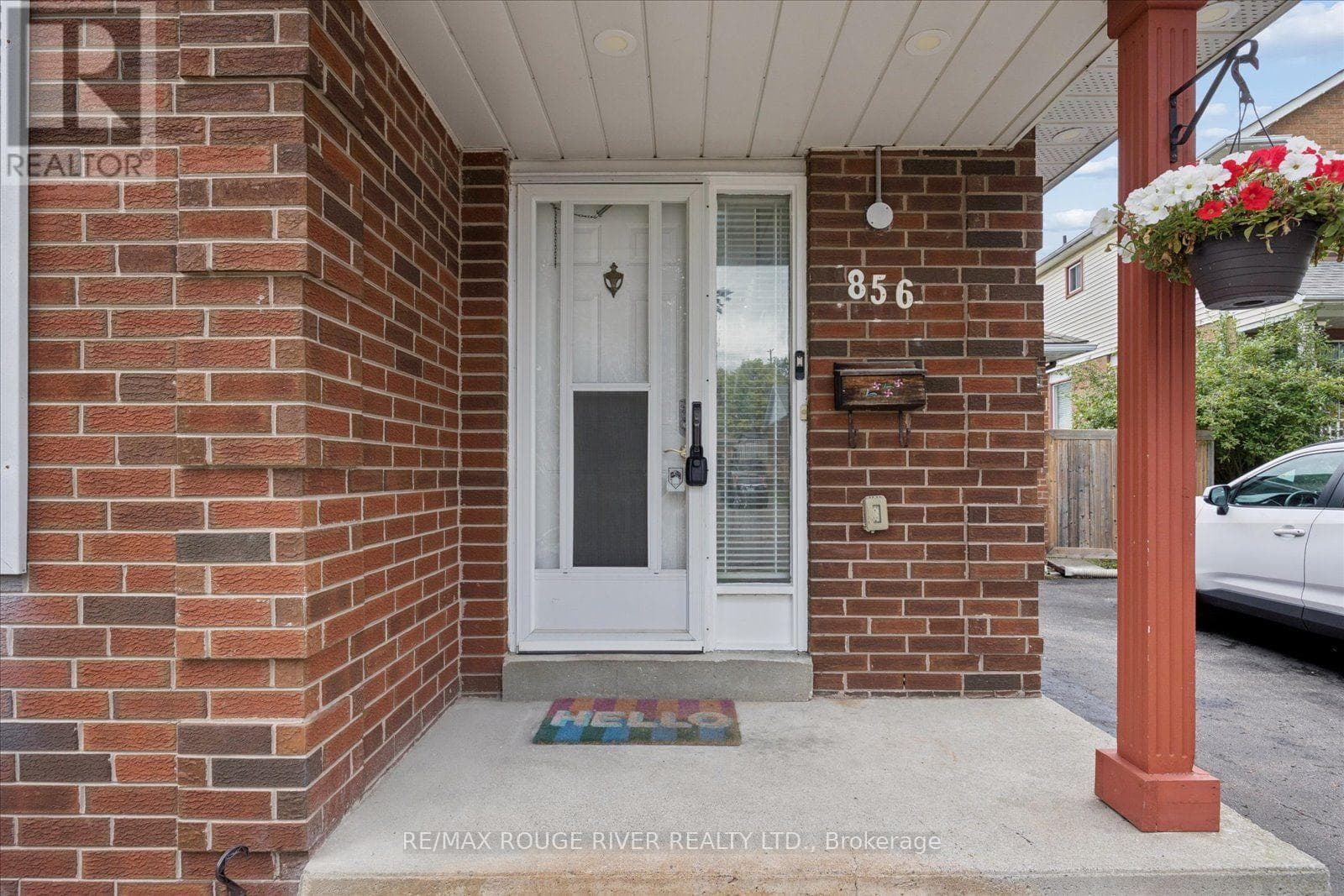 Single Family at Main- 856 Meadowhill Court, Oshawa (Pinecrest), Ontario - Photo 3 - RE/MAX Garden City Realty