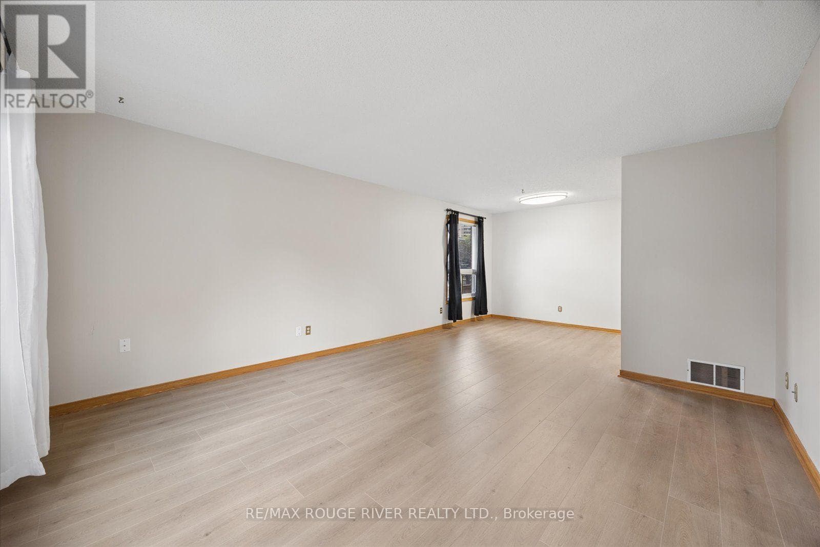 Single Family at Main- 856 Meadowhill Court, Oshawa (Pinecrest), Ontario - Photo 7 - RE/MAX Garden City Realty