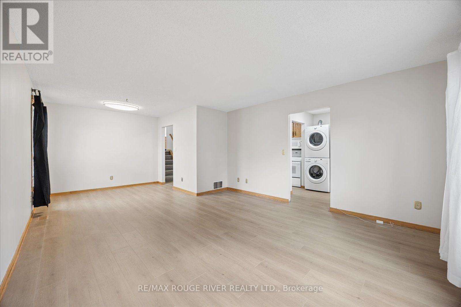 Single Family at Main- 856 Meadowhill Court, Oshawa (Pinecrest), Ontario - Photo 8 - RE/MAX Garden City Realty