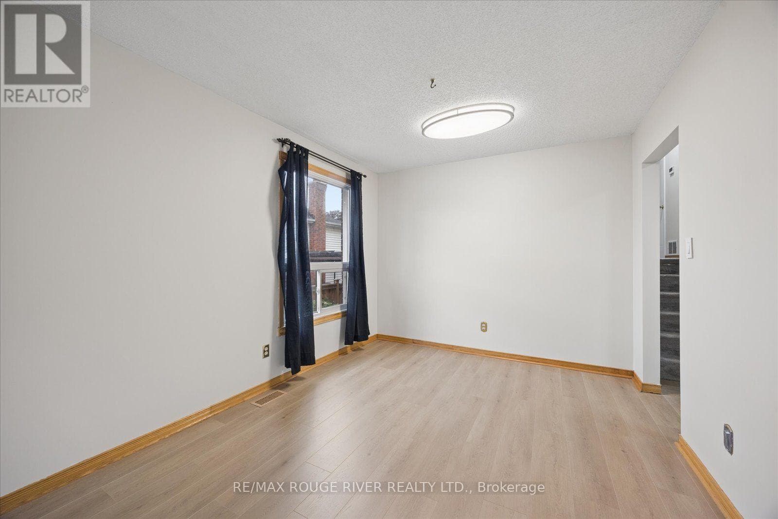 Single Family at Main- 856 Meadowhill Court, Oshawa (Pinecrest), Ontario - Photo 9 - RE/MAX Garden City Realty
