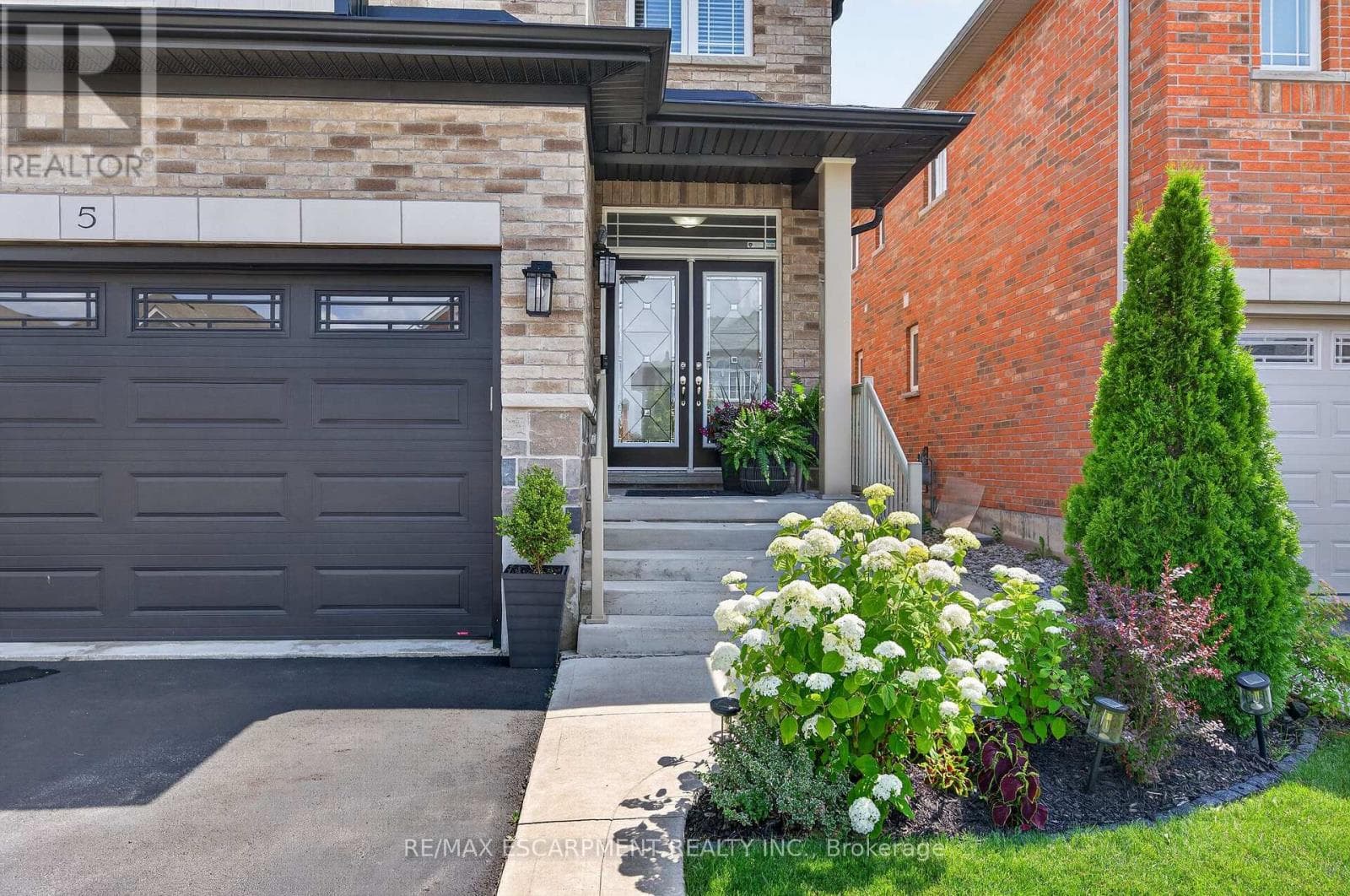 Single Family at 5 Narbonne Crescent, Hamilton (Stoney Creek Mountain), Ontario - Photo 6 - RE/MAX Garden City Realty