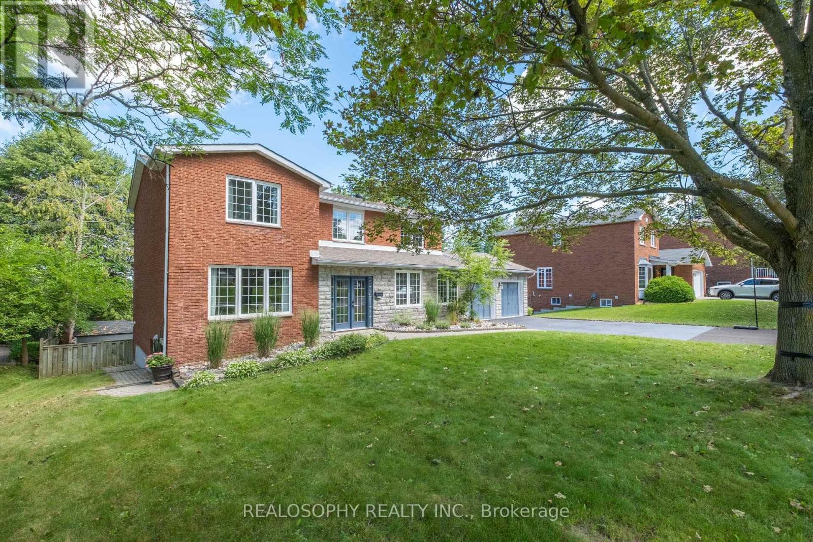 Single Family at 22 Murray Street, Barrie (Allandale Heights), Ontario - Photo 2 - RE/MAX Garden City Realty
