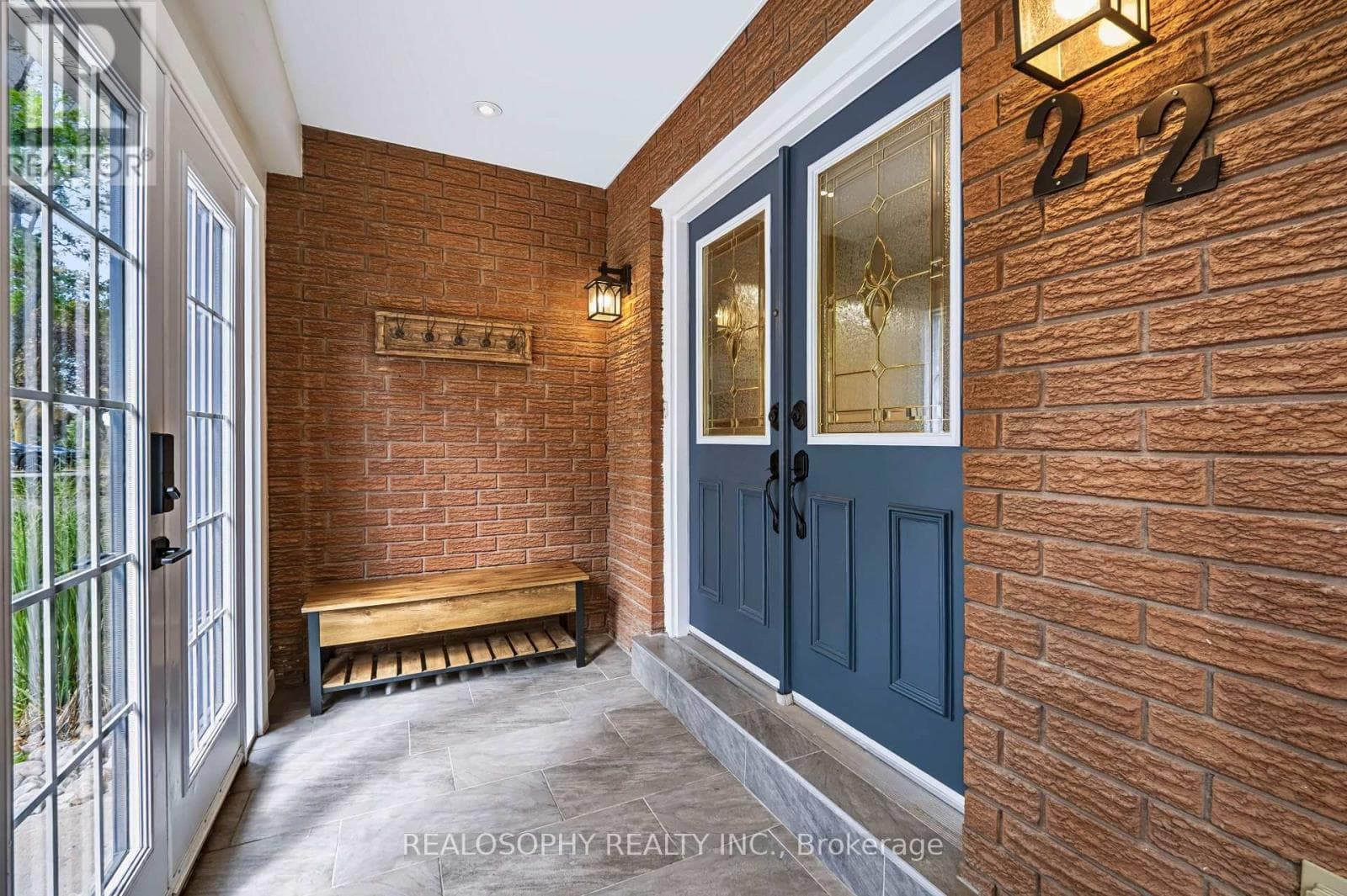 Single Family at 22 Murray Street, Barrie (Allandale Heights), Ontario - Photo 3 - RE/MAX Garden City Realty