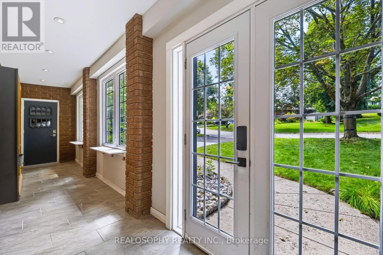 Single Family at 22 Murray Street, Barrie (Allandale Heights), Ontario - Photo 4 - RE/MAX Garden City Realty