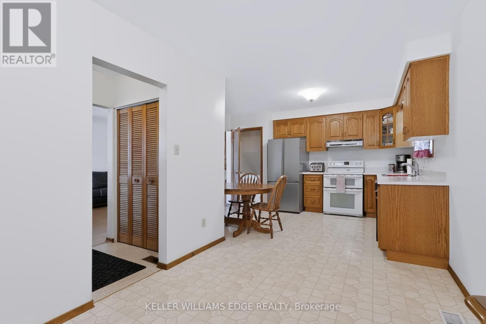 Single Family at 35 Burrwood Drive, Hamilton (Rolston), Ontario - Photo 10 - RE/MAX Garden City Realty