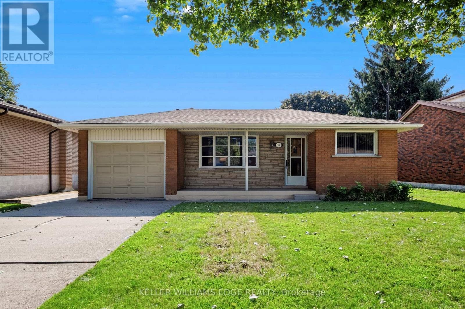 Single Family at 35 Burrwood Drive, Hamilton (Rolston), Ontario - Photo 3 - RE/MAX Garden City Realty