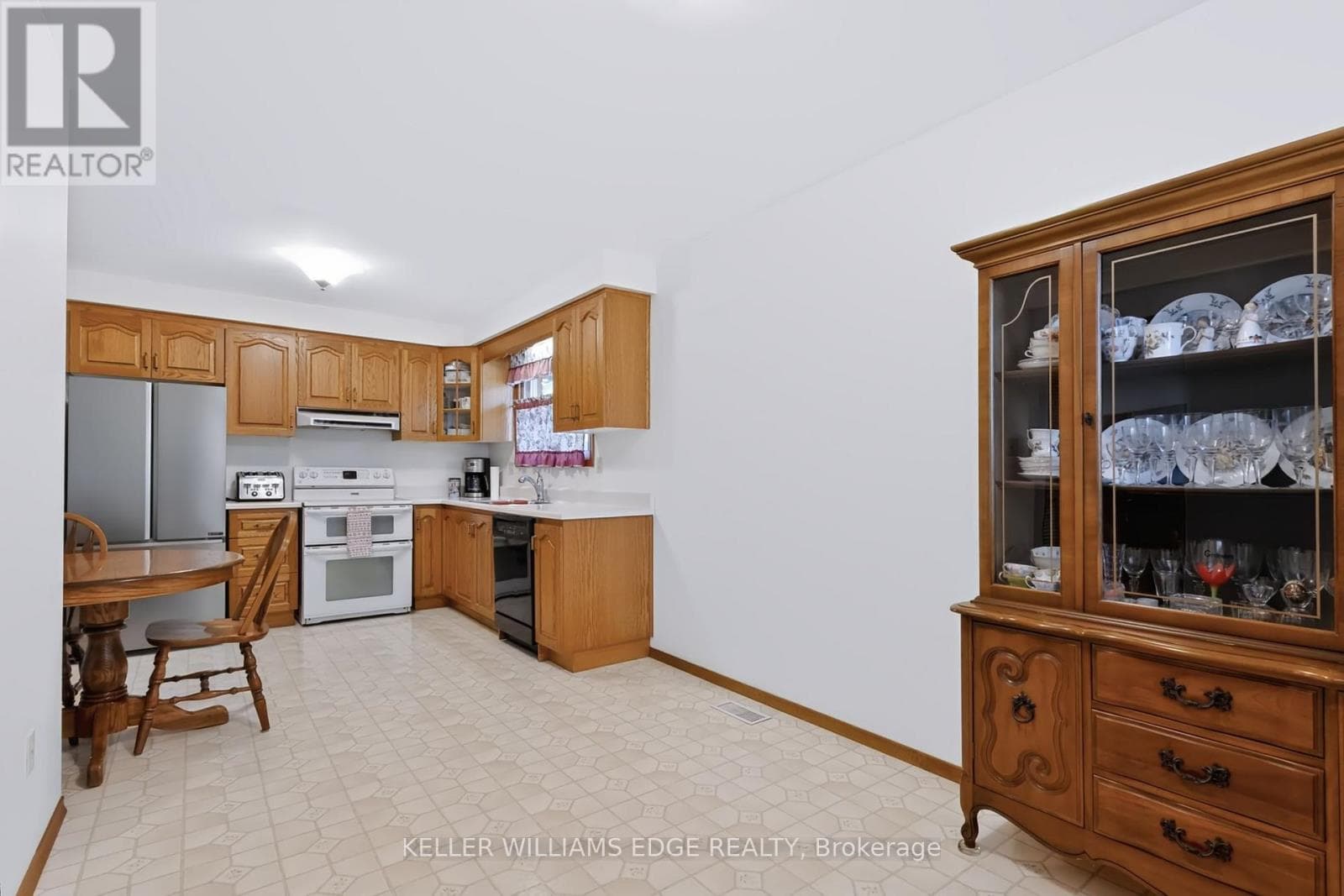 Single Family at 35 Burrwood Drive, Hamilton (Rolston), Ontario - Photo 8 - RE/MAX Garden City Realty