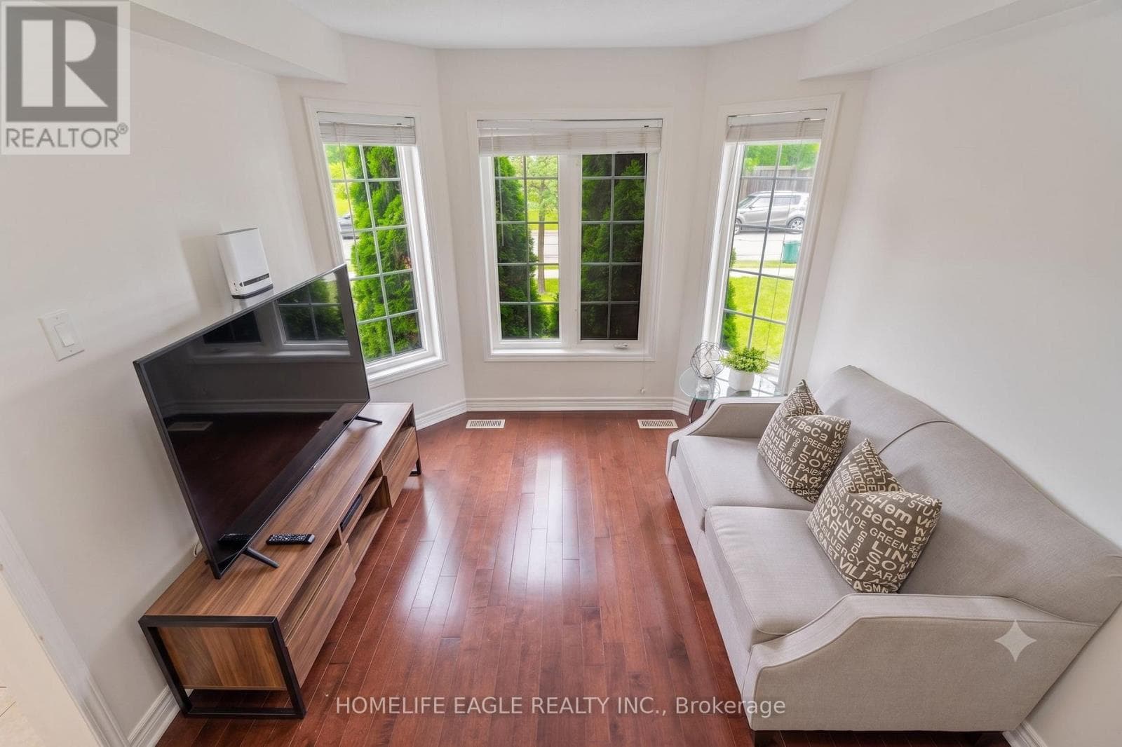 Single Family at 135 Wainscot Avenue, Newmarket (Woodland Hill), Ontario - Photo 10 - RE/MAX Garden City Realty