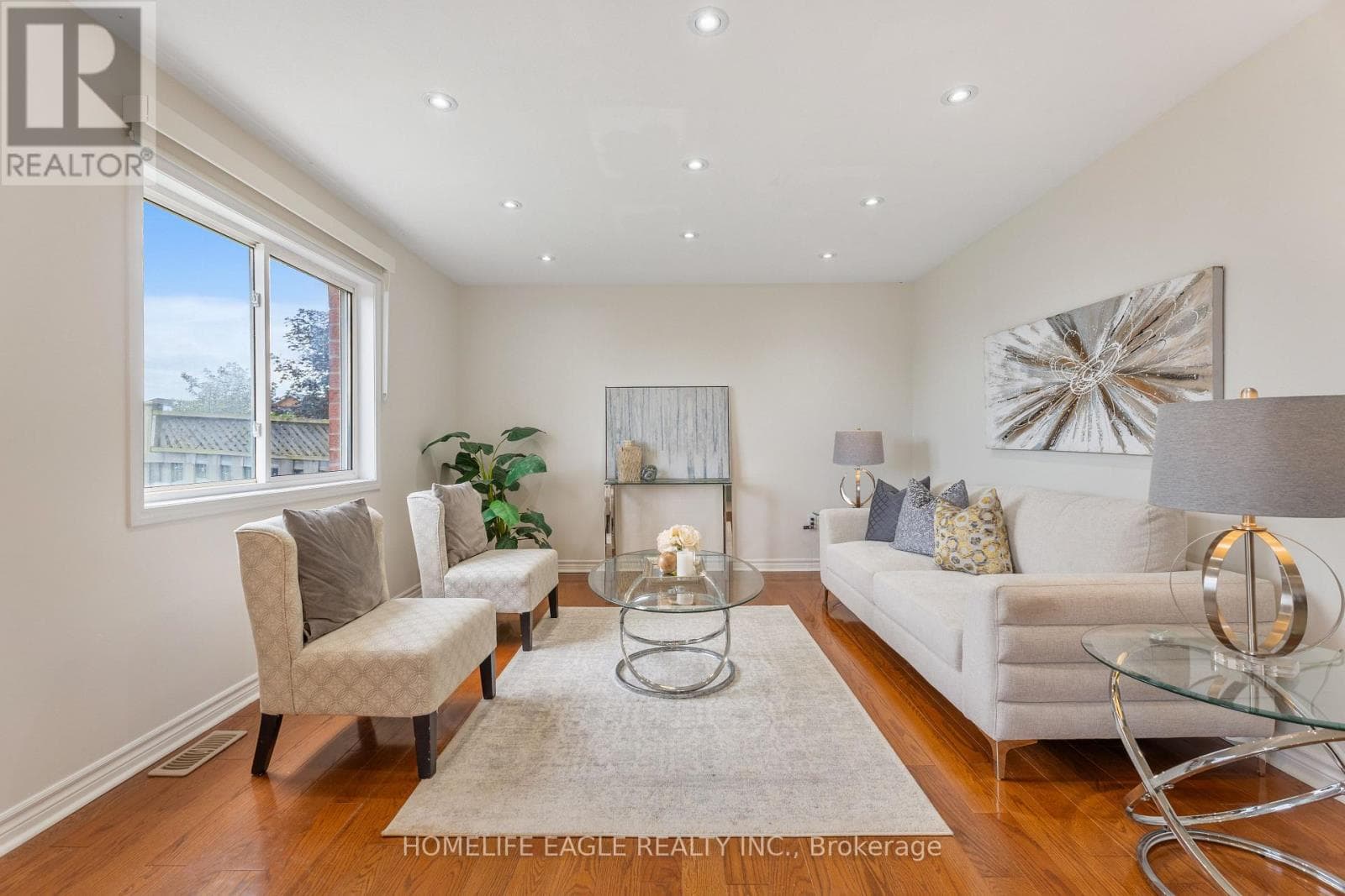 Single Family at 135 Wainscot Avenue, Newmarket (Woodland Hill), Ontario - Photo 5 - RE/MAX Garden City Realty