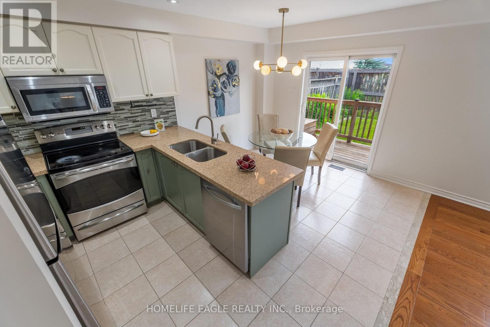 Single Family at 135 Wainscot Avenue, Newmarket (Woodland Hill), Ontario - Photo 8 - RE/MAX Garden City Realty