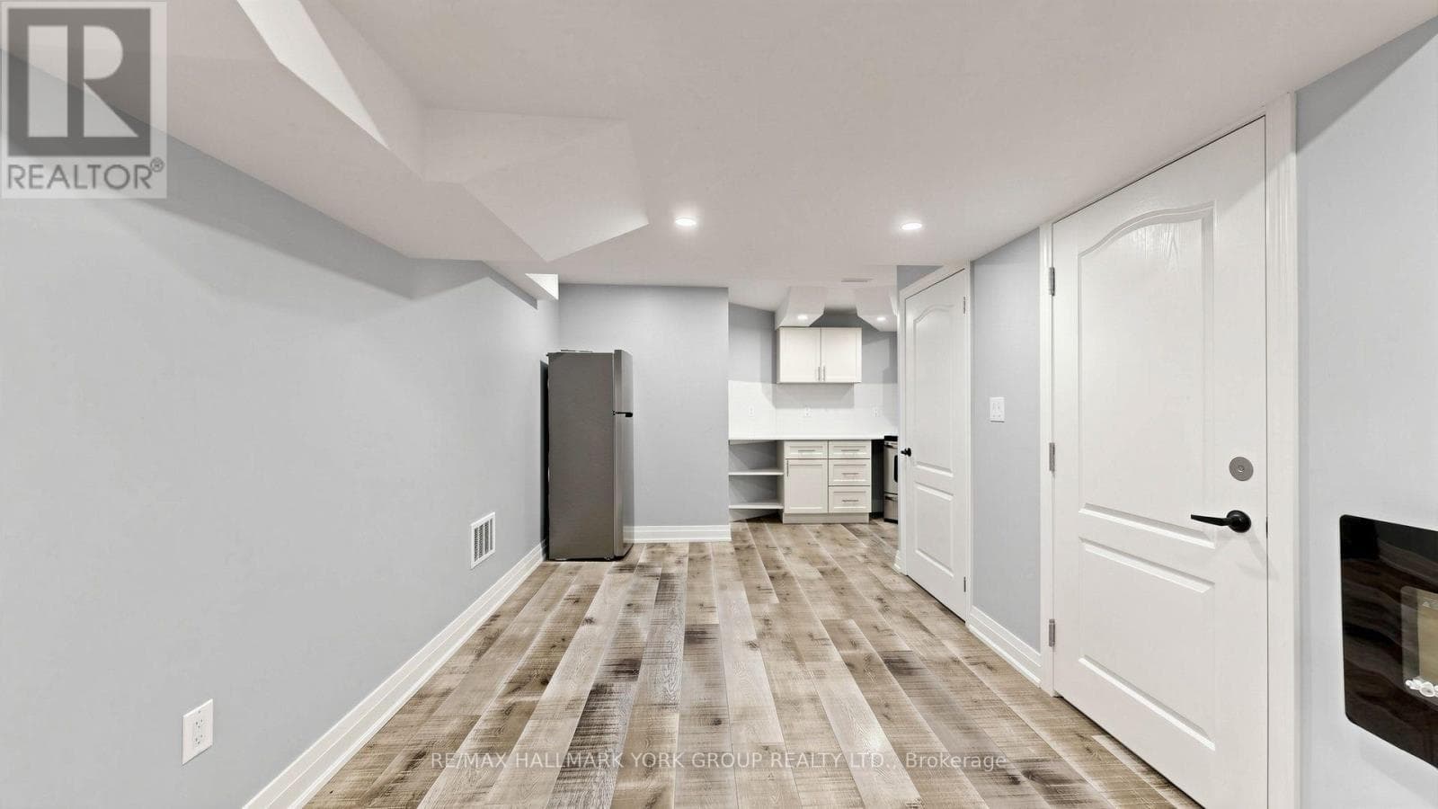 Single Family at BSMT- 186 Wainscot Avenue, Newmarket (Woodland Hill), Ontario - Photo 4 - RE/MAX Garden City Realty