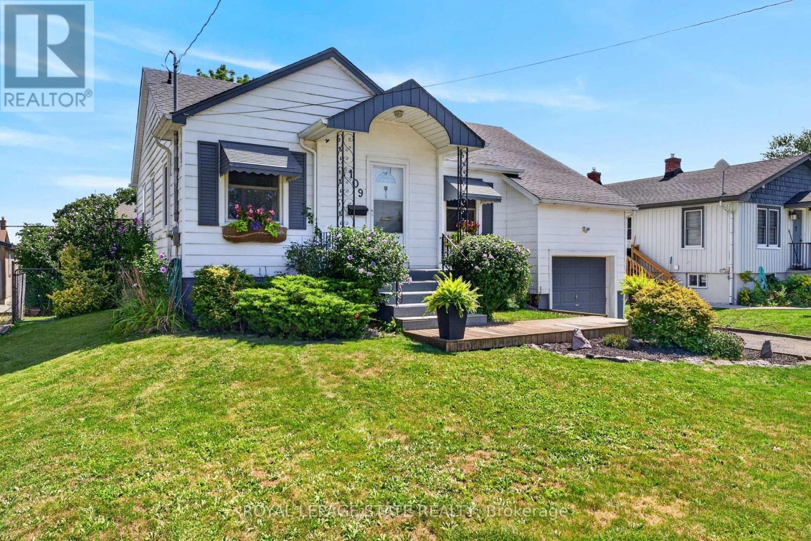 Single Family at 109 Linwood Avenue, Port Colborne (Sugarloaf), Ontario - Photo 2 - RE/MAX Garden City Realty