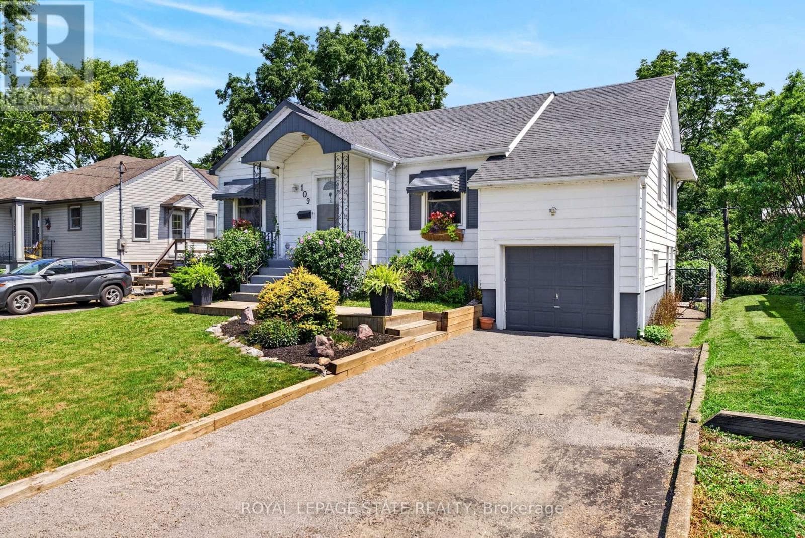 Single Family at 109 Linwood Avenue, Port Colborne (Sugarloaf), Ontario - Photo 3 - RE/MAX Garden City Realty