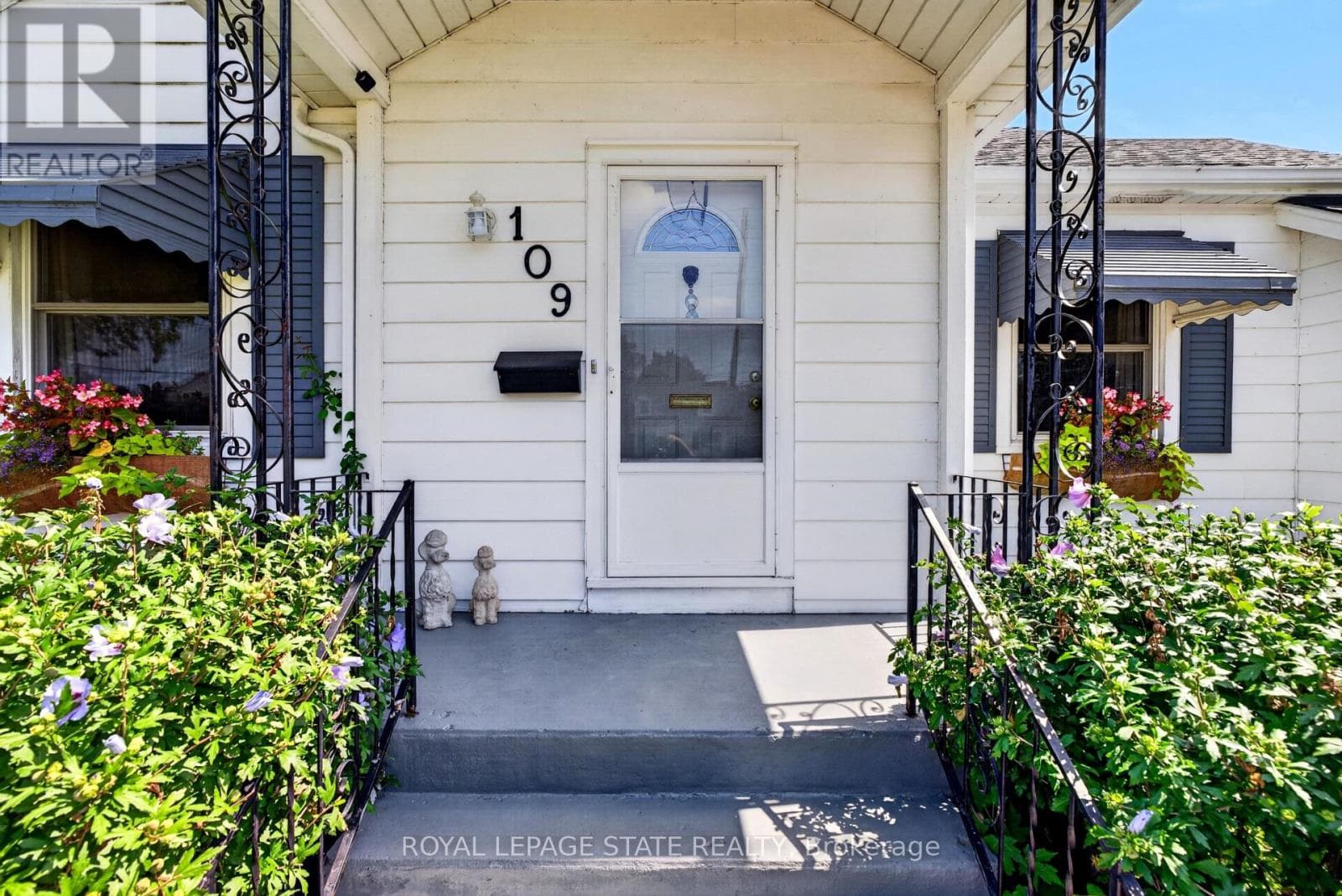 Single Family at 109 Linwood Avenue, Port Colborne (Sugarloaf), Ontario - Photo 5 - RE/MAX Garden City Realty