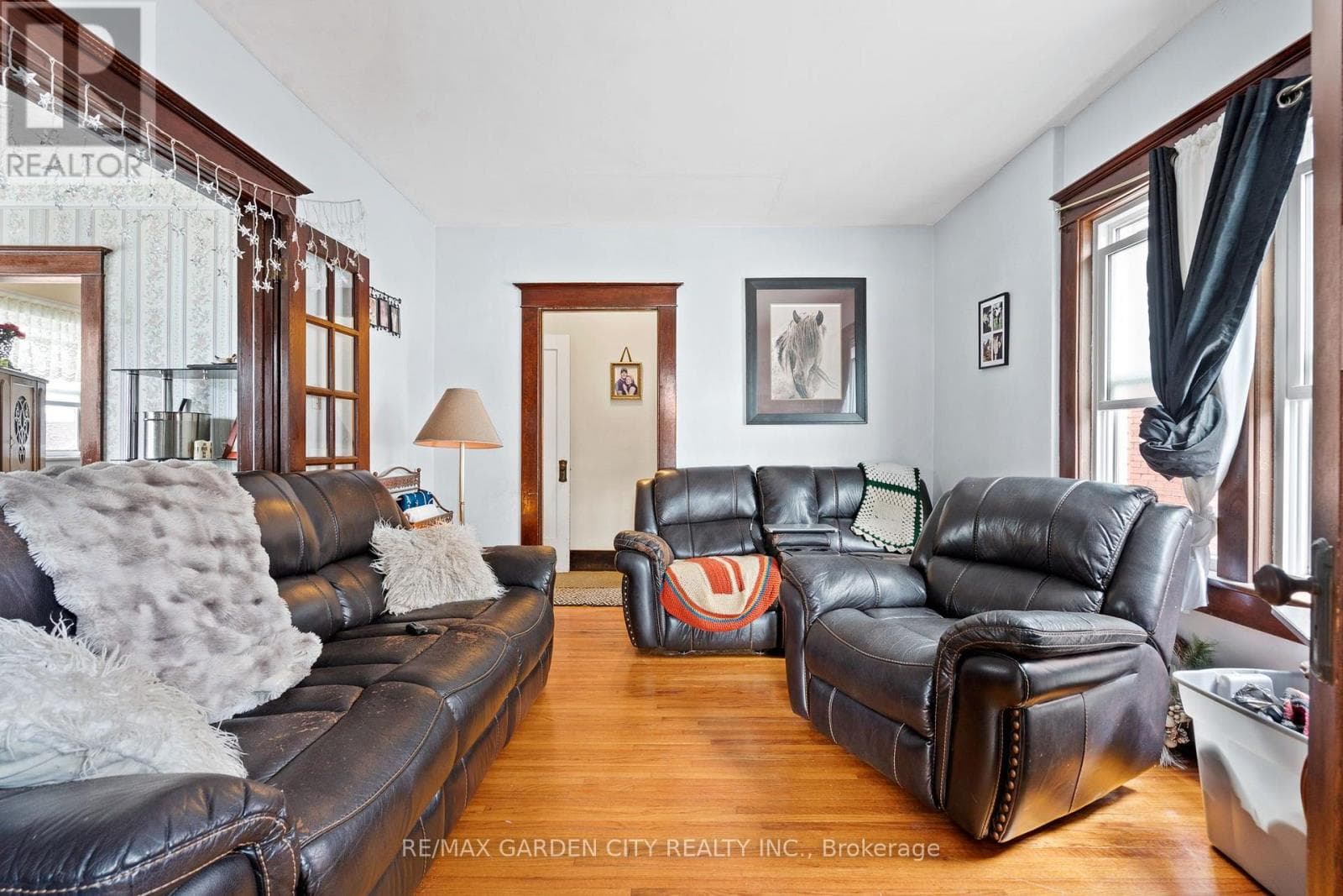 Single Family at 4842 Fourth Avenue, Niagara Falls (Cherrywood), Ontario - Photo 6 - RE/MAX Garden City Realty