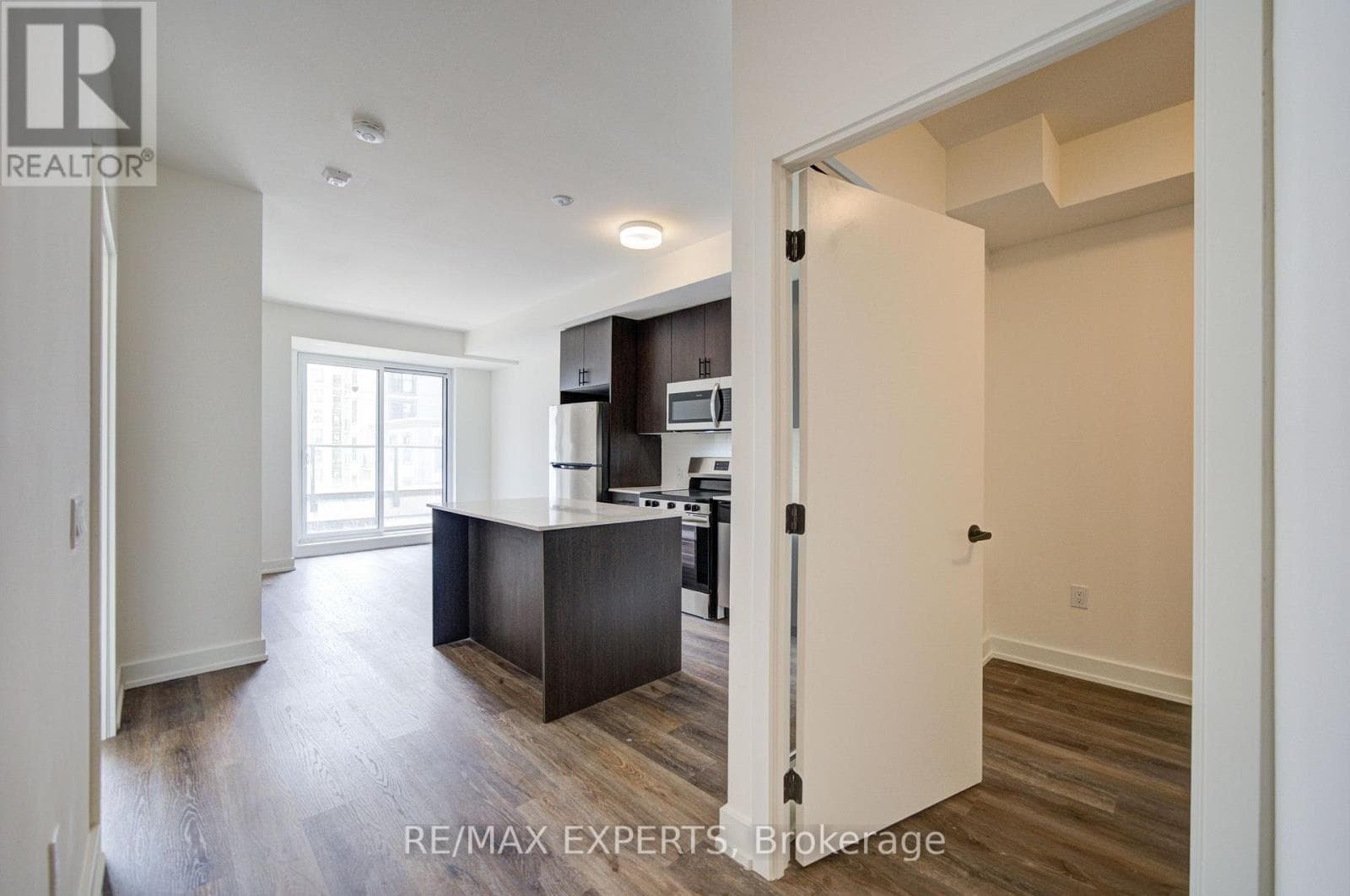 Single Family at 412- 2475 Old Bronte Road, Oakville (WM Westmount), Ontario - Photo 9 - RE/MAX Garden City Realty