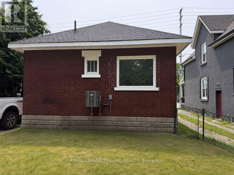 Single Family at 136 Adelaide Street, London East (East L), Ontario - Photo 2 - RE/MAX Garden City Realty