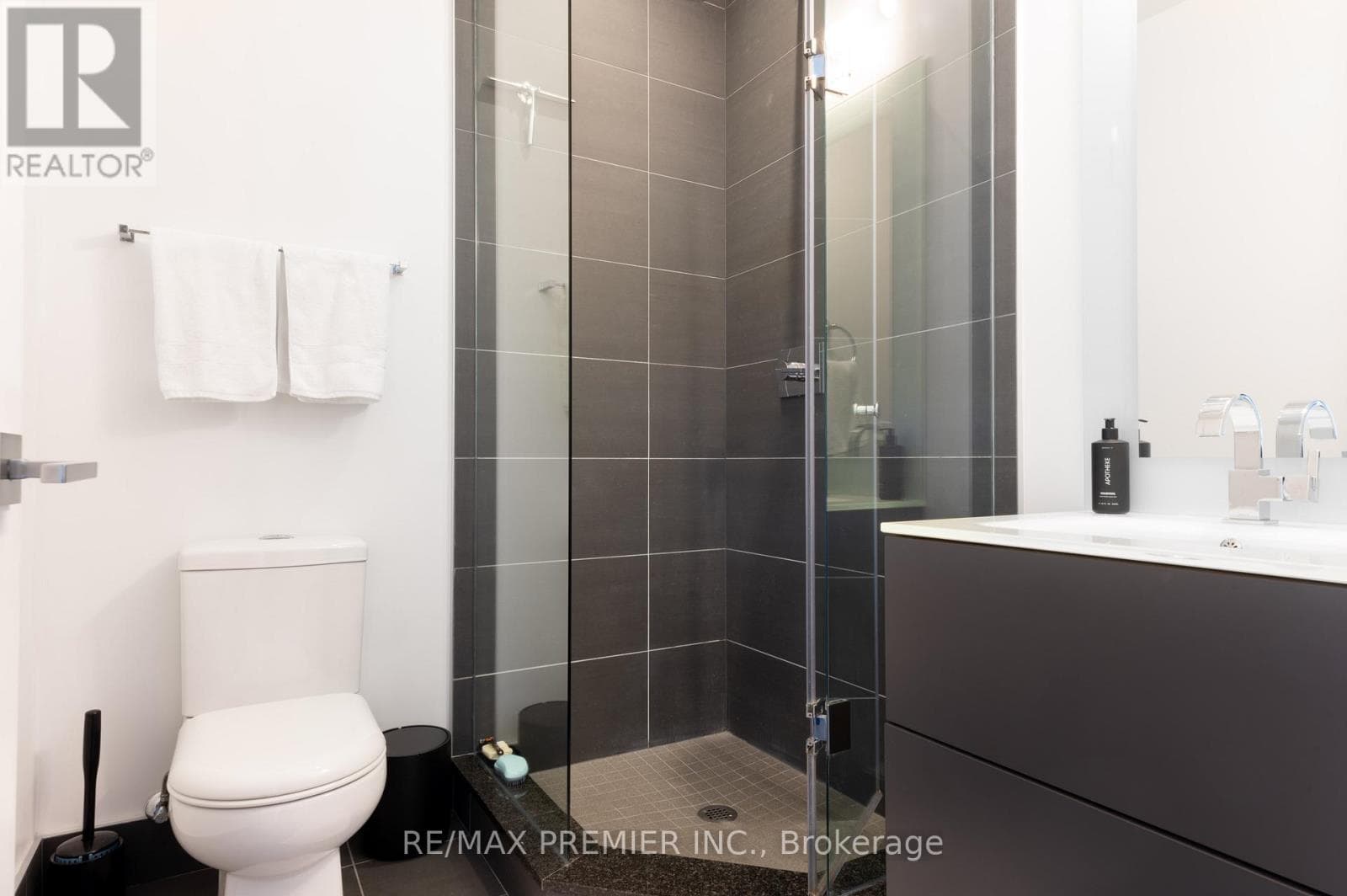 Single Family at 1218- 111 St. Clair Avenue, Toronto (Yonge-St. Clair), Ontario - Photo 9 - RE/MAX Garden City Realty
