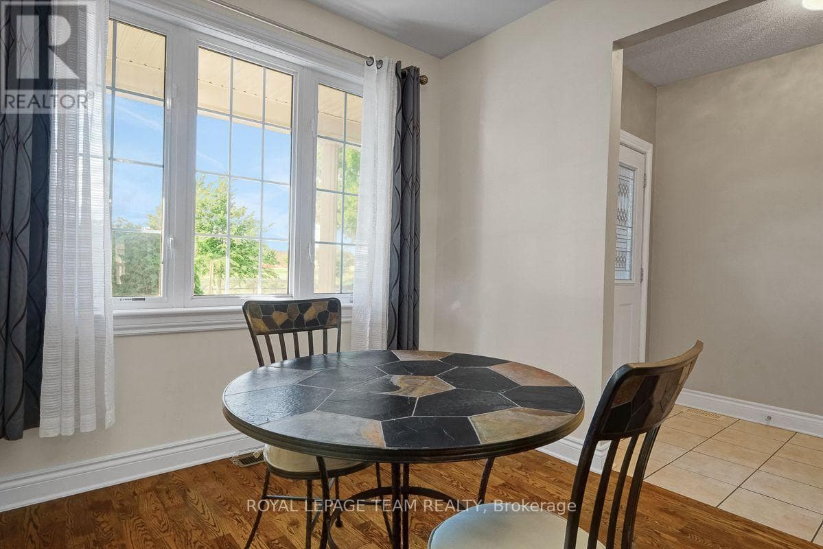 Single Family at 92 Hartsmere Drive, Ottawa, Ontario - Photo 4 - RE/MAX Garden City Realty