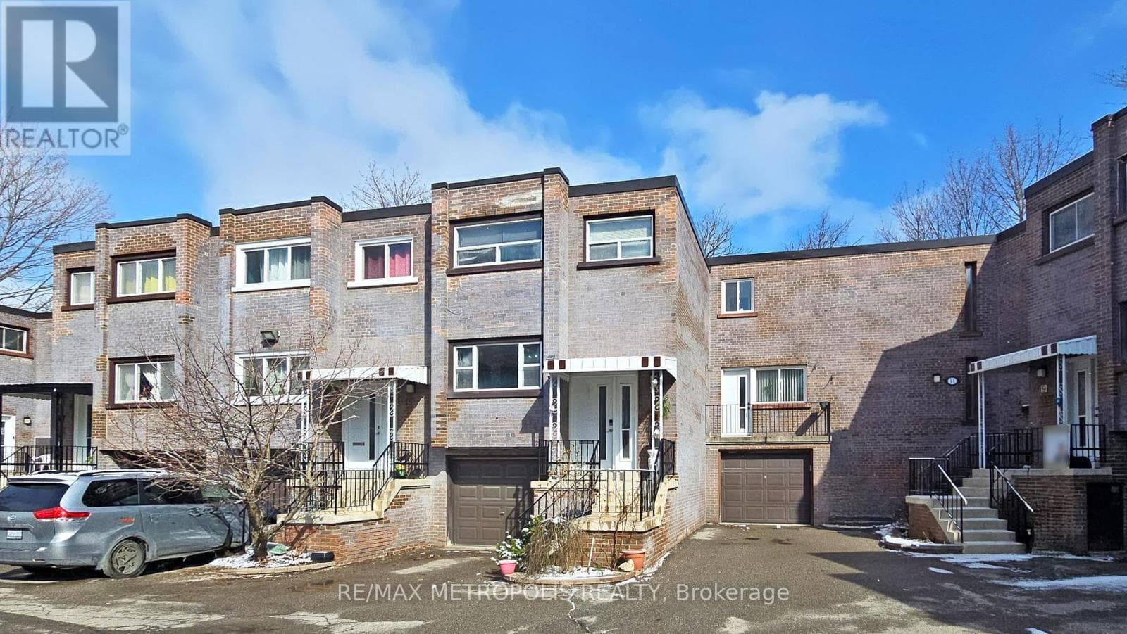 Single Family at 13- 13 Candy Court Way, Toronto (Newtonbrook West), Ontario - Photo 3 - RE/MAX Garden City Realty