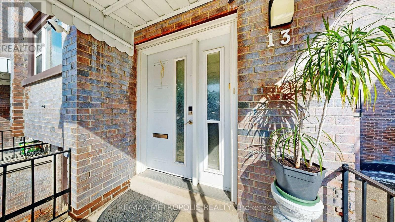 Single Family at 13- 13 Candy Court Way, Toronto (Newtonbrook West), Ontario - Photo 4 - RE/MAX Garden City Realty