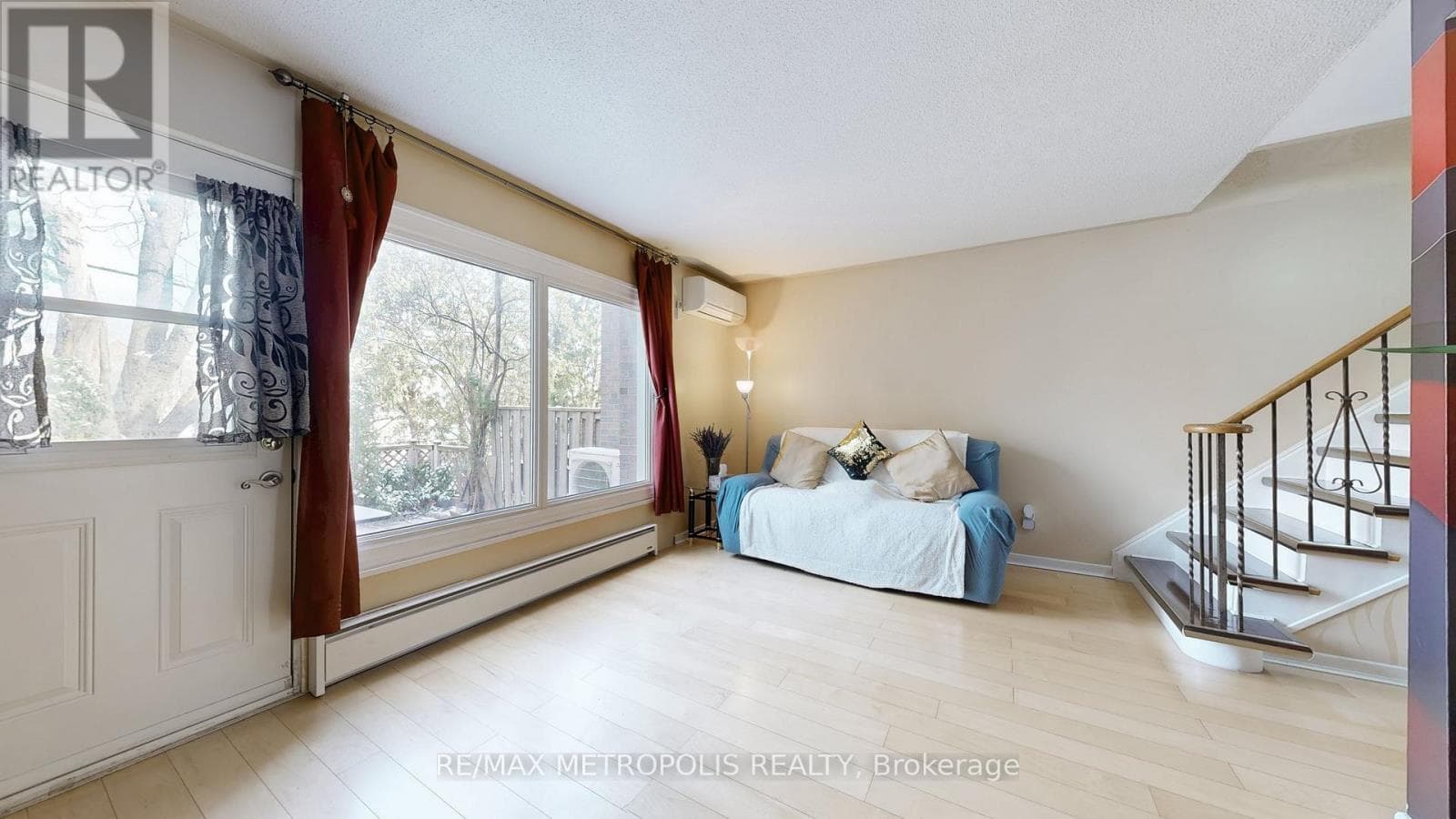 Single Family at 13- 13 Candy Court Way, Toronto (Newtonbrook West), Ontario - Photo 5 - RE/MAX Garden City Realty