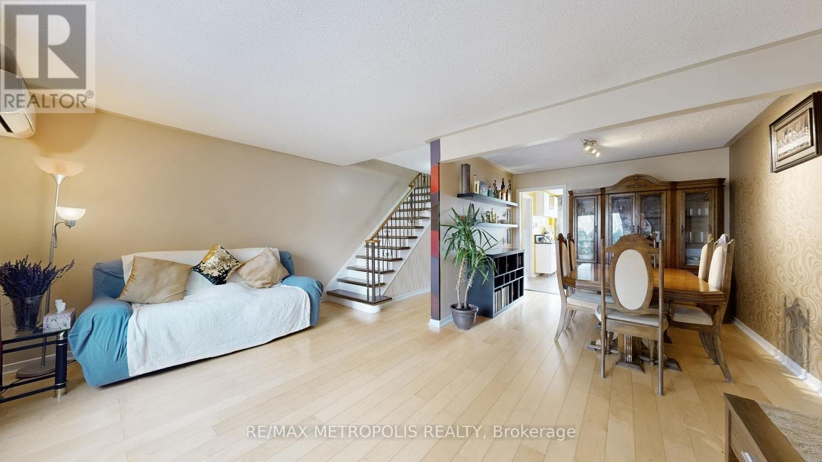Single Family at 13- 13 Candy Court Way, Toronto (Newtonbrook West), Ontario - Photo 6 - RE/MAX Garden City Realty