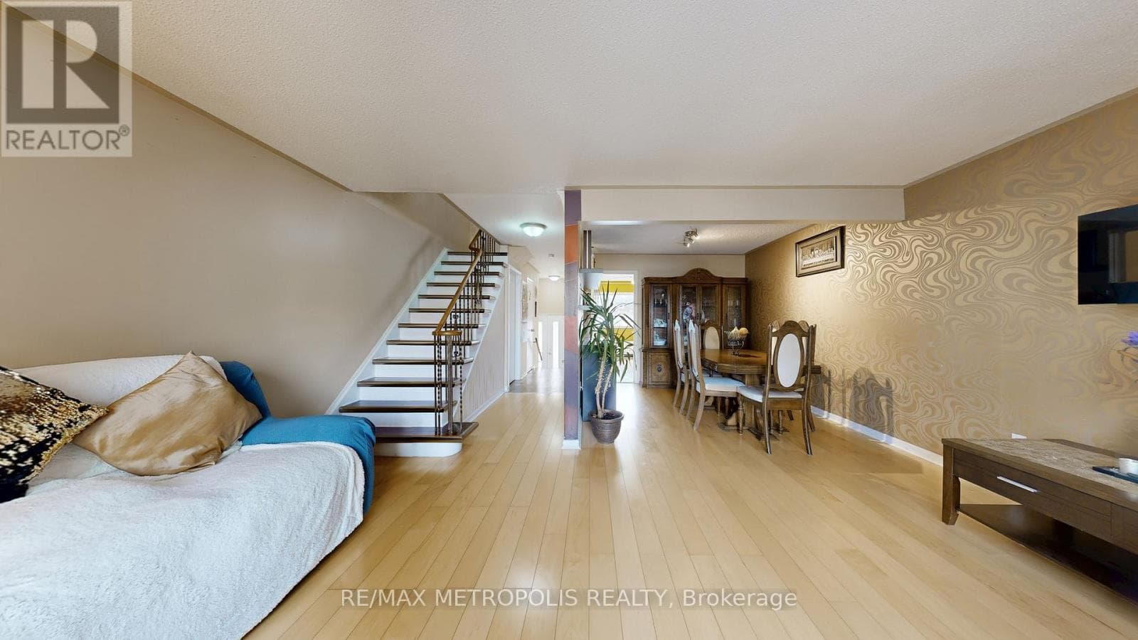 Single Family at 13- 13 Candy Court Way, Toronto (Newtonbrook West), Ontario - Photo 8 - RE/MAX Garden City Realty