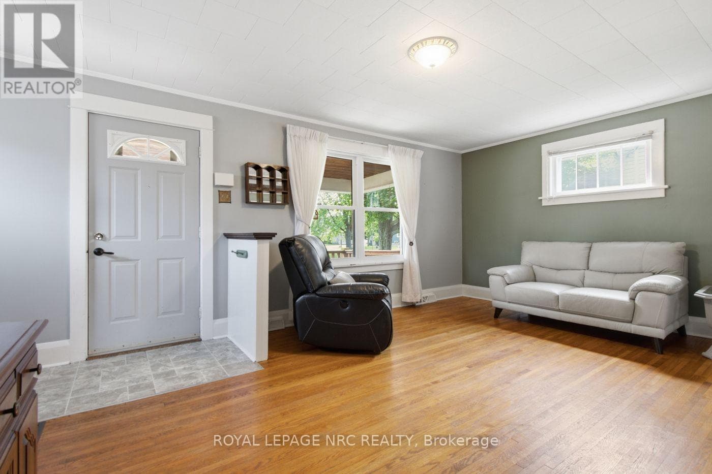 Single Family at 60 Forest Avenue, Port Colborne (Sugarloaf), Ontario - Photo 5 - RE/MAX Garden City Realty