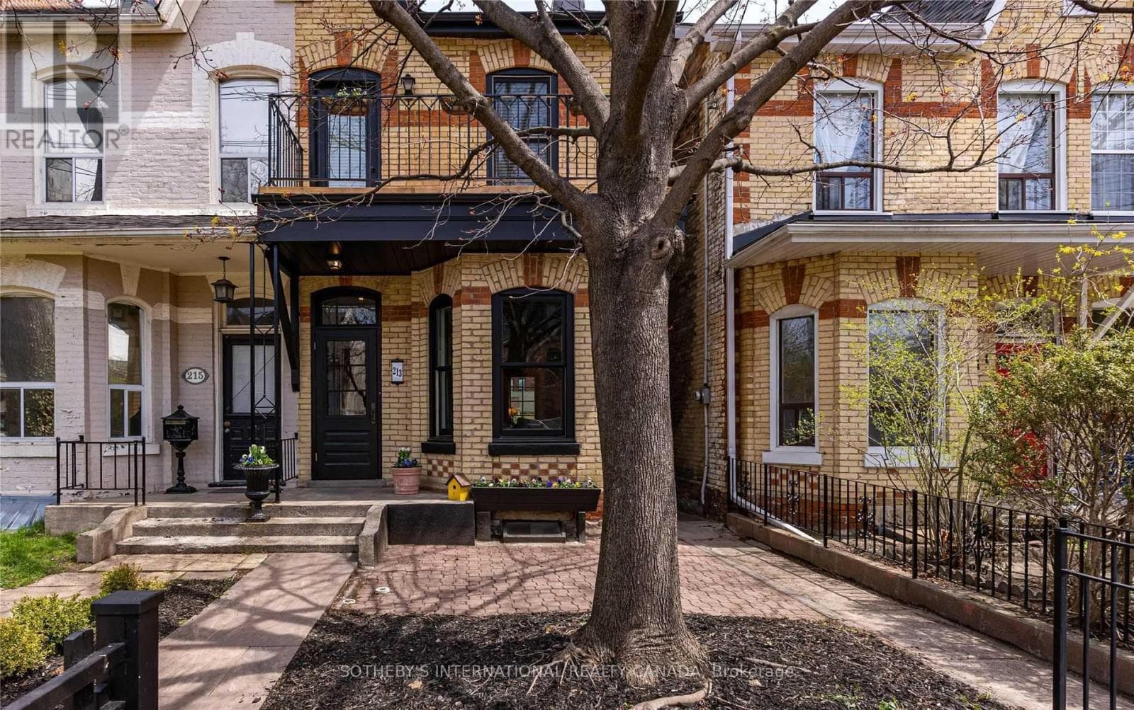 Single Family at Lower- 213 Shaw Street, Toronto (Trinity-Bellwoods), Ontario - Photo 2 - RE/MAX Garden City Realty