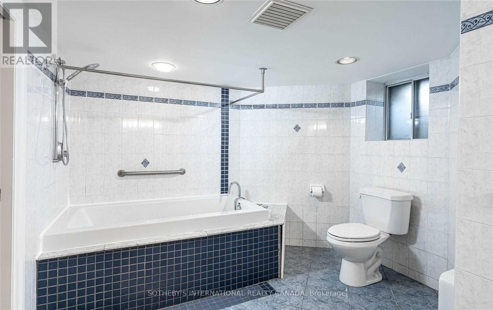 Single Family at Lower- 213 Shaw Street, Toronto (Trinity-Bellwoods), Ontario - Photo 5 - RE/MAX Garden City Realty