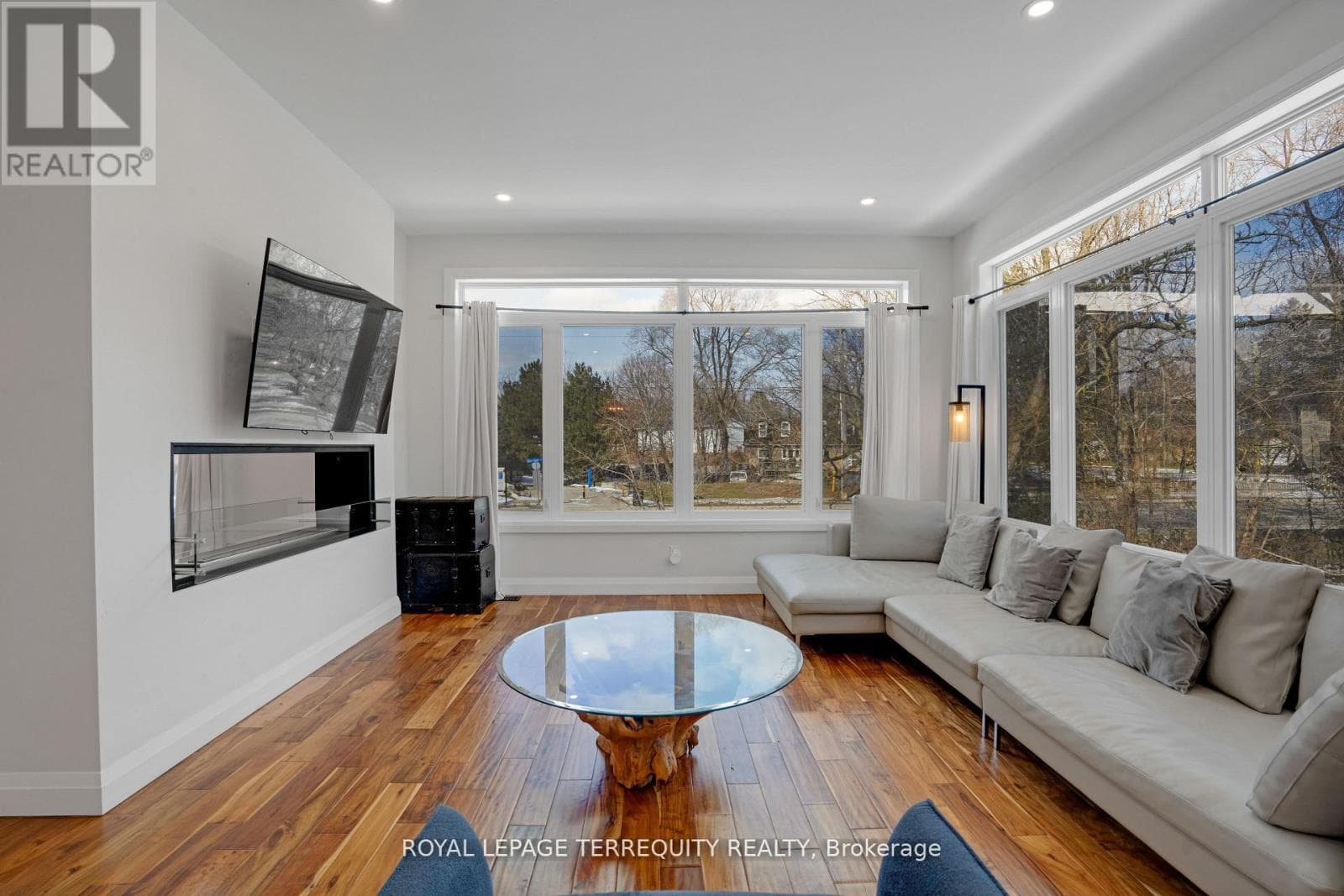 Single Family at 716 North Shore Boulevard, Burlington (LaSalle), Ontario - Photo 8 - RE/MAX Garden City Realty